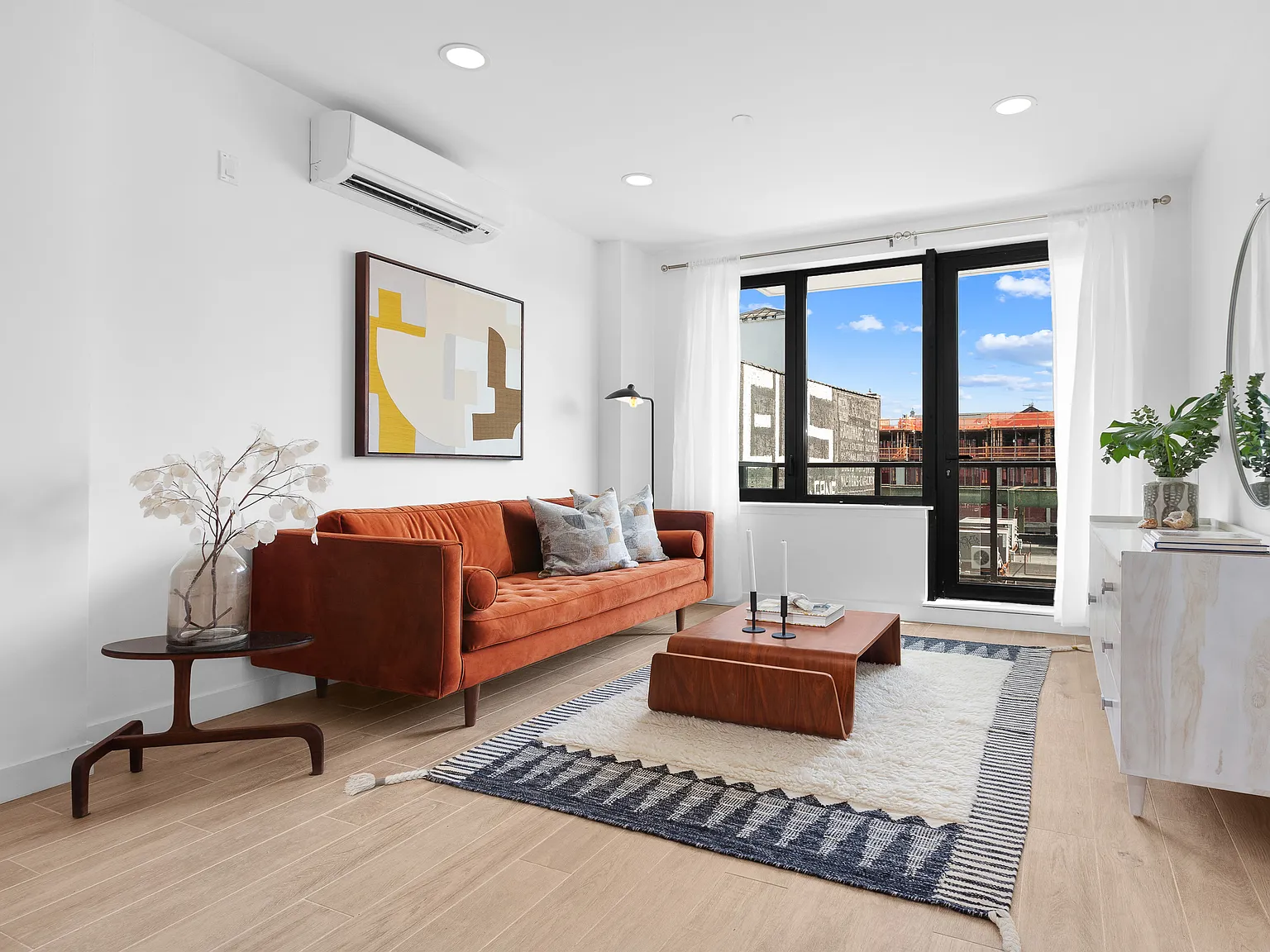 912 Broadway — Photo 1