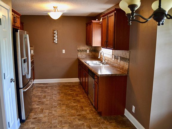 3rd image of 832 Cindy Jo Ct