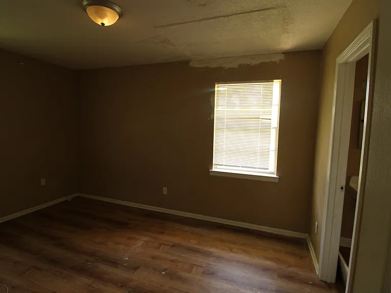 4851 Malabar Dr — Photo 8