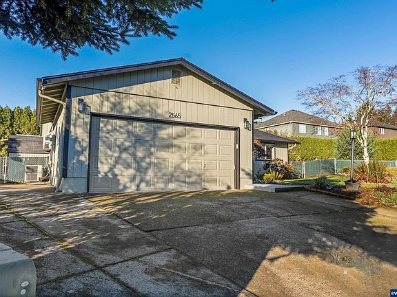 3rd image of 2565 Cowrie Ct NW