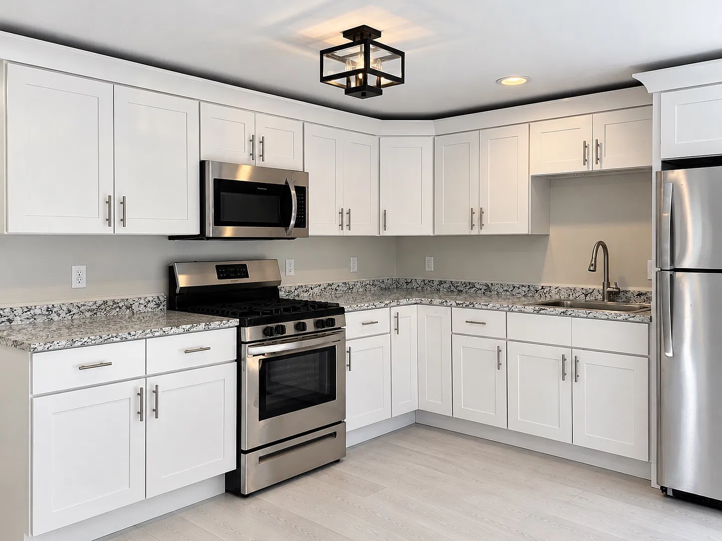 2 bed, 890 sqft, $1,900 — Photo 1