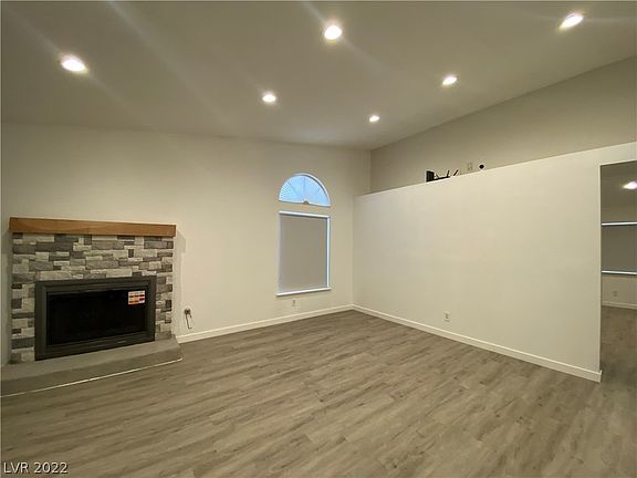 2nd image of 3216 Malibu Vista St