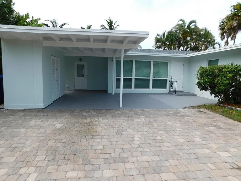 1721 SW 5th St — Photo 2