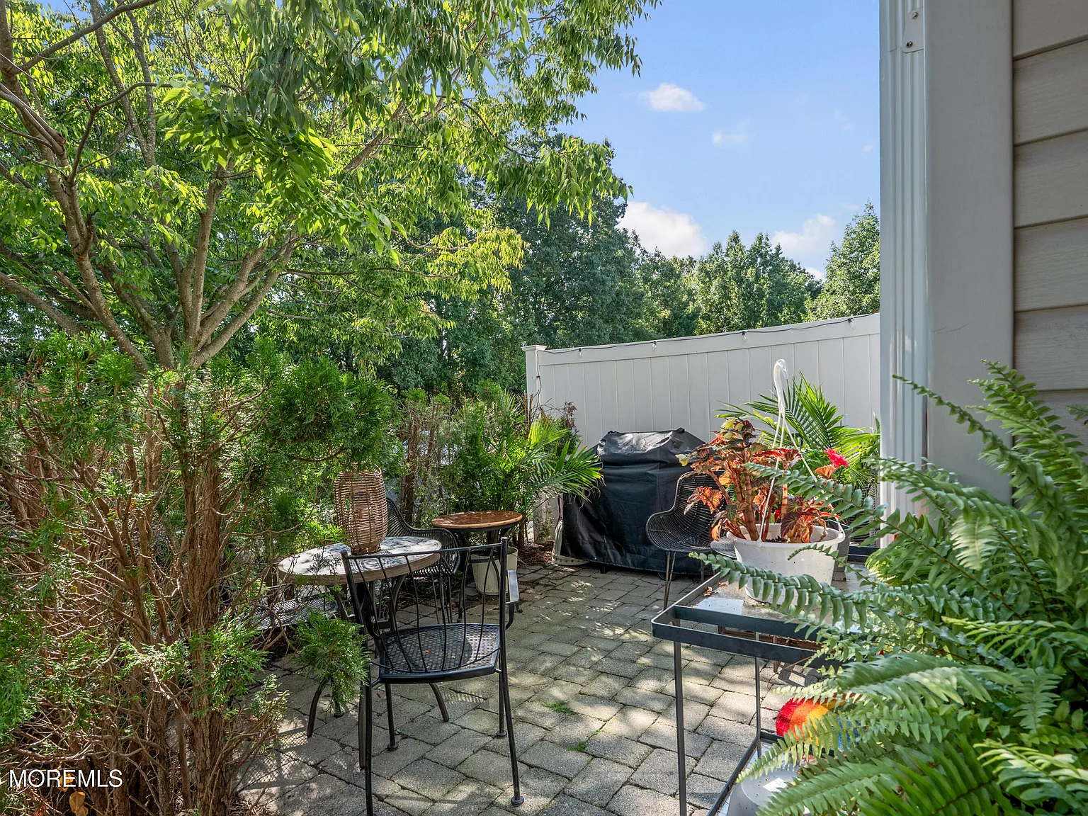 1 bed, 1.5 bath, 944 sqft, $2,400 — Photo 2