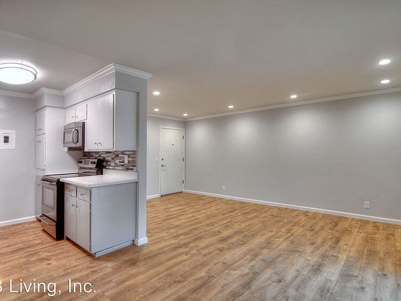 4th image of 284 Tyrella Ave APT 7