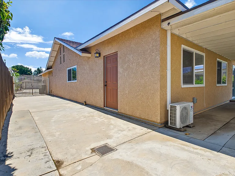 2051 Sycamore Ct — Photo 26