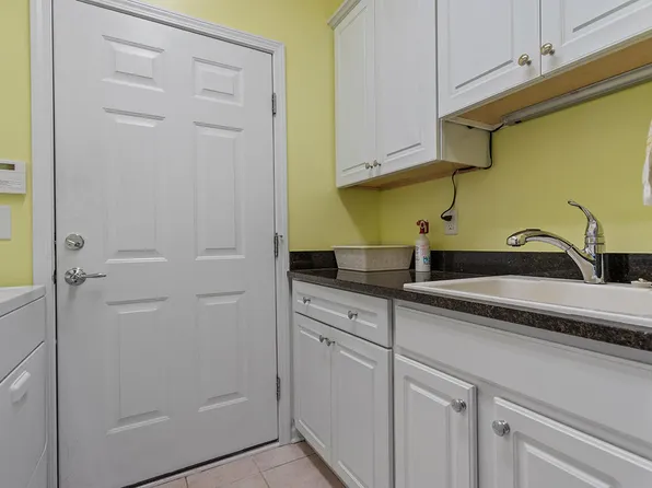 509 Clarenbridge Dr, Cary, NC 27519