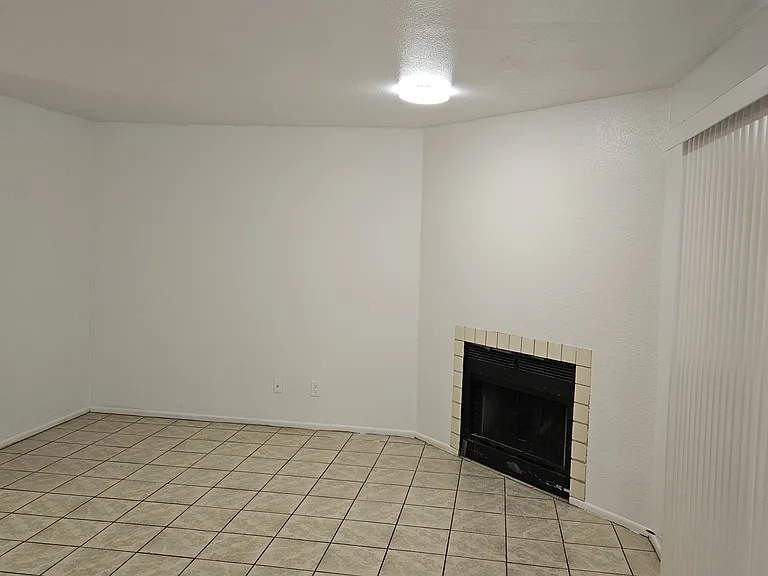 1684 W Park Wood Ln — Photo 1