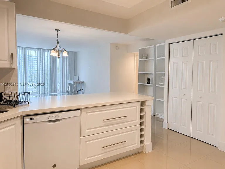 1865 S Ocean Dr #8I — Photo 3