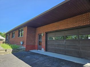2212 Donna Dr, Vestal, NY 13850