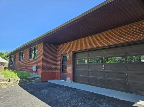 2212 Donna Dr, Vestal, NY 13850