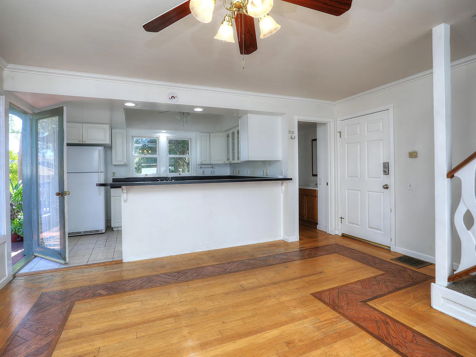 2 bed, 2.5 bath, 1100 sqft, $4,500 — Photo 3