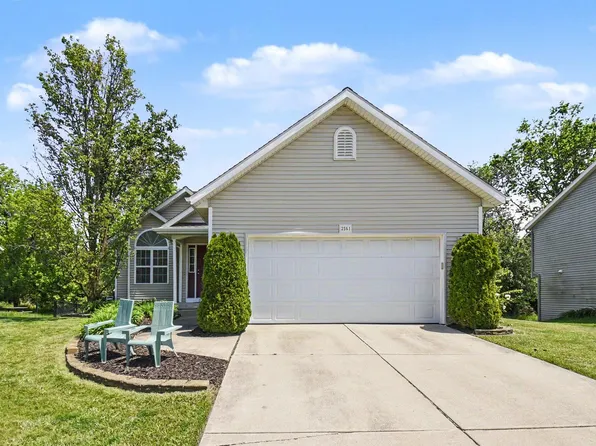2561 Orchard View Dr NE, Grand Rapids, MI 49505