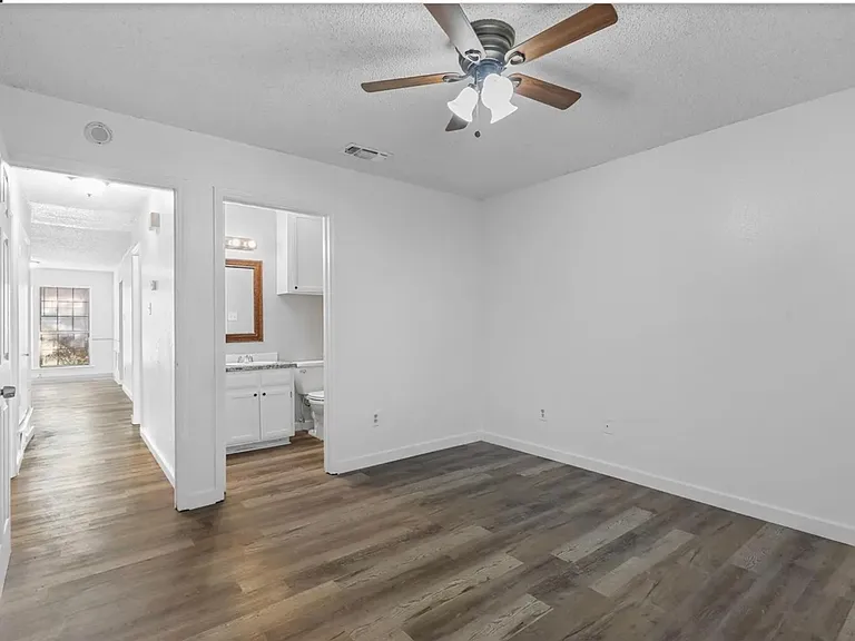 103 Oakwood Ln — Photo 13