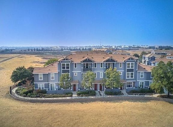 Arroyo Vista community