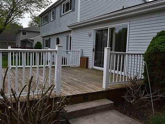Entry onto the deck.