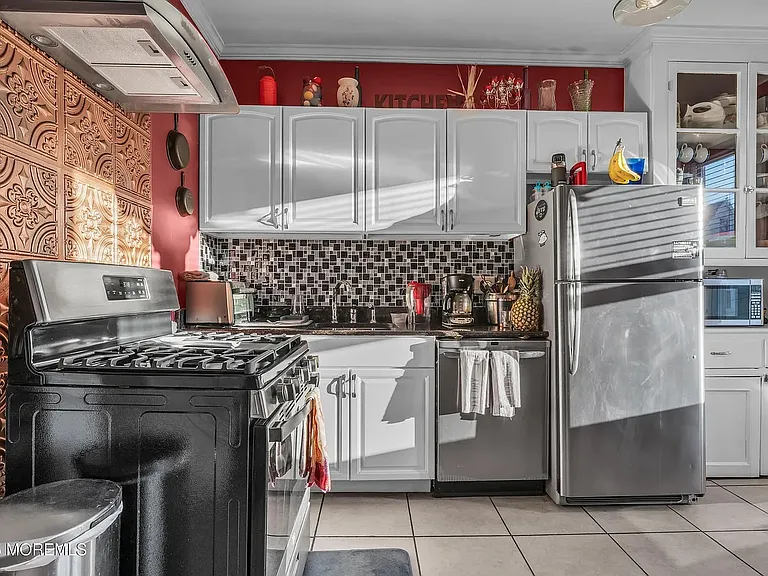 104 W 16th St #2 — Photo 4