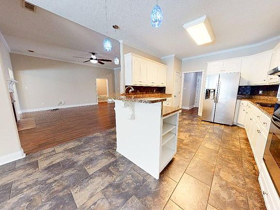 4th image of 989 Woody Hill Cir