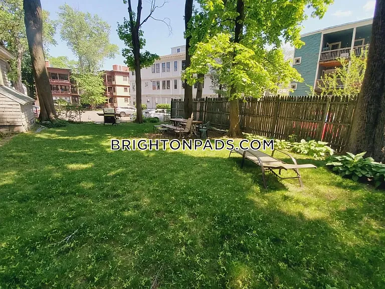 18 Upcrest Rd #3 — Photo 6