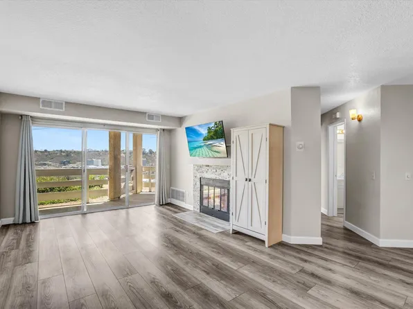 7027 Camino Degrazia Unit 201, San Diego, CA 92111