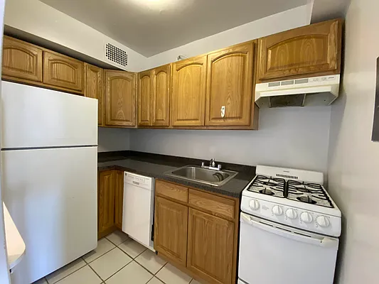 Rented by Queens Apartments Realty LLC | media 2