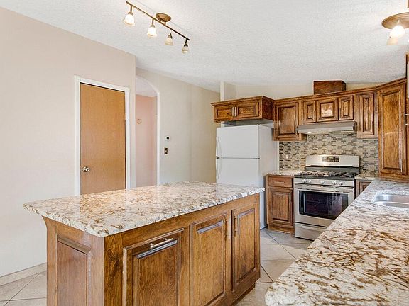 3rd image of 2713 Barcelona Rd SW