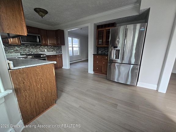 3rd image of 546 S Park Blvd