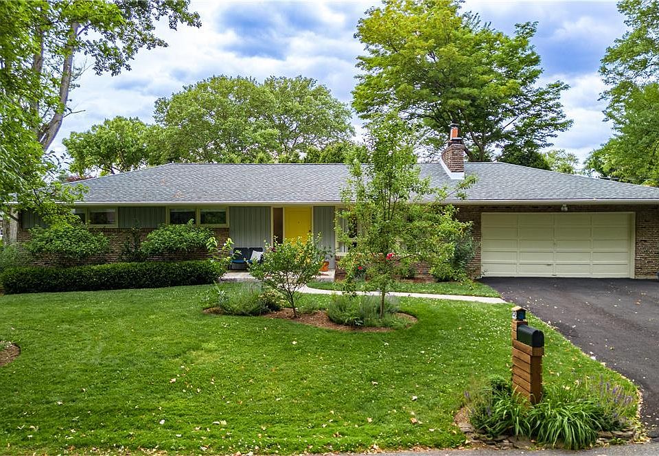 1st image of 381 Crescent Dr