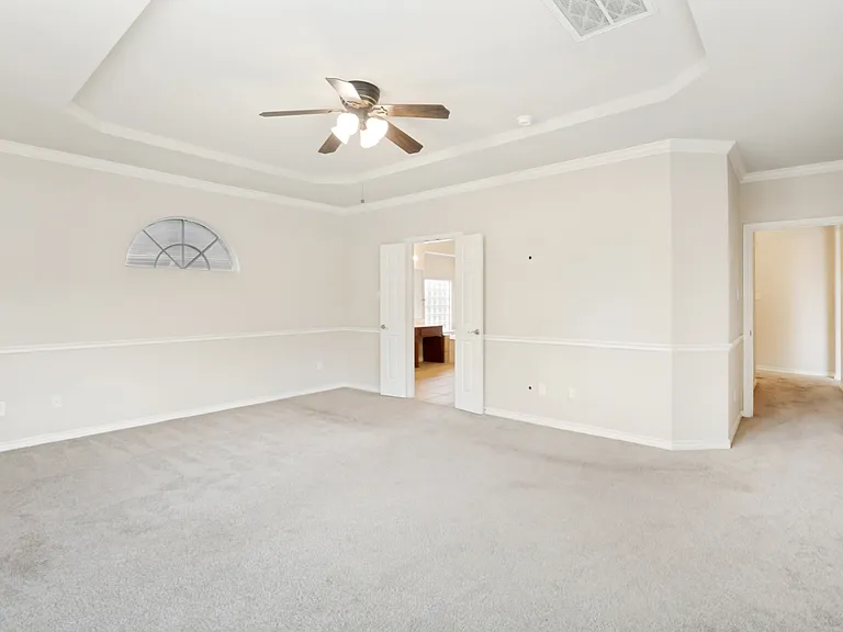 11800 Pondview Ln — Photo 30