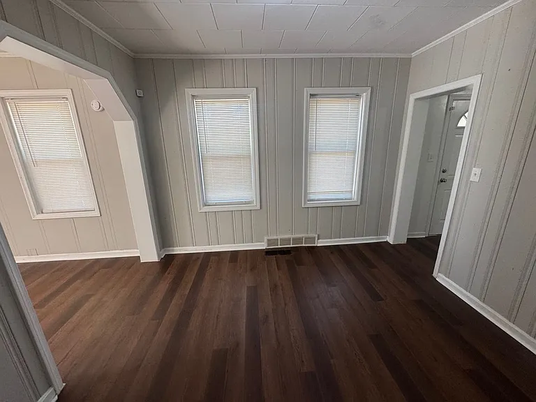 9611 Dunlap Ave — Photo 10