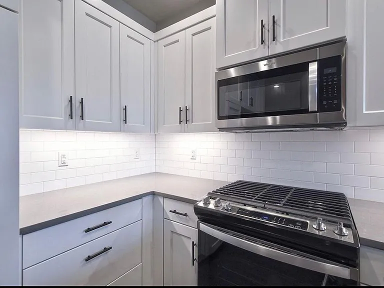 5551 SE Logan Ln — Photo 10
