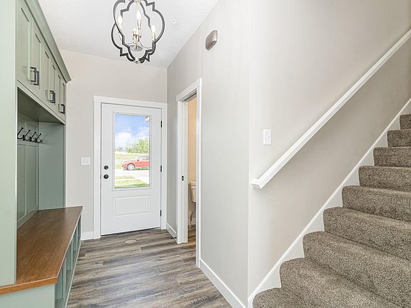 3rd image of 811 Viburnum St