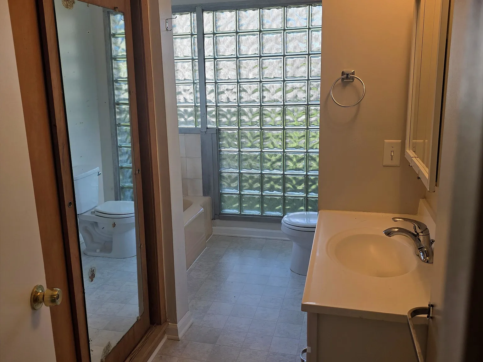 2 bed, 837 sqft, $1,050 — Photo 3