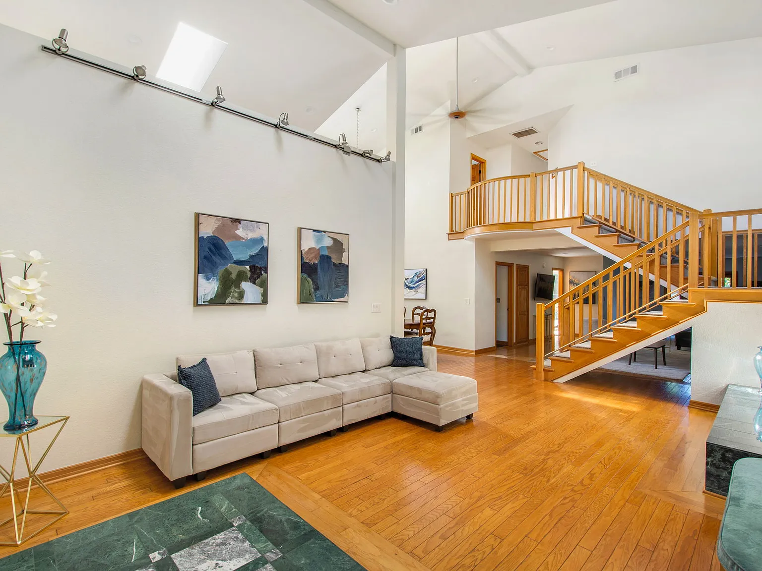 3 bed, 2272 sqft, $7,000 — Photo 3