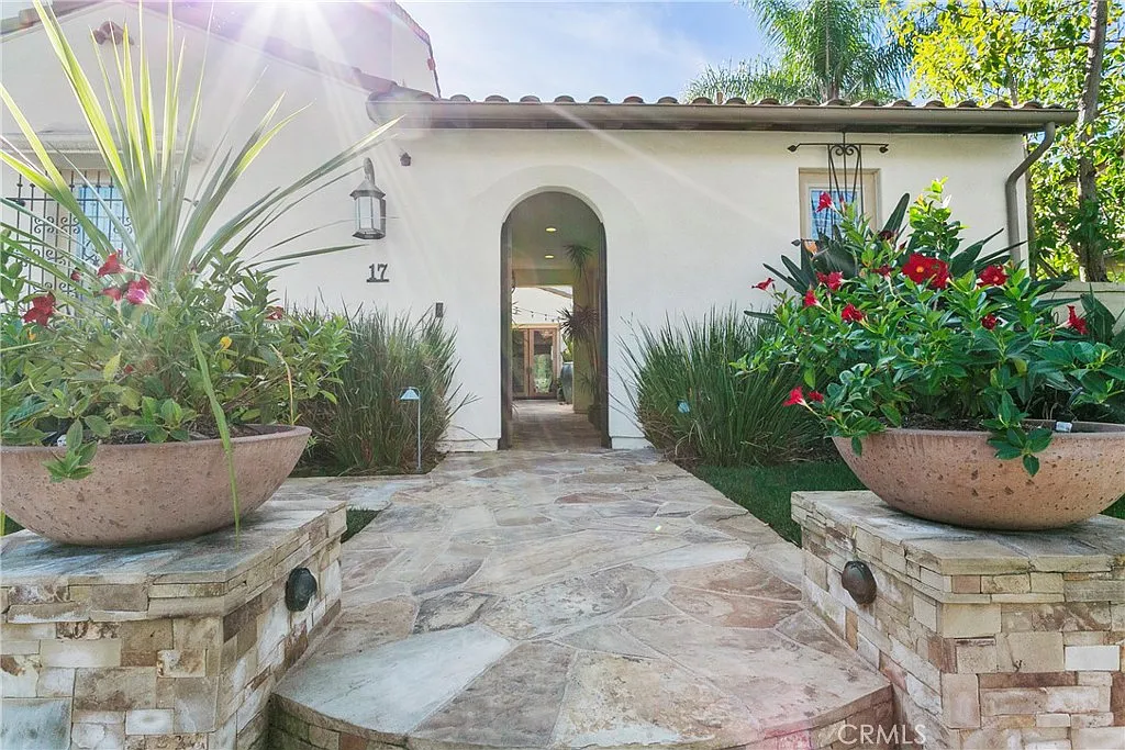 5 bed, 5.5 bath, 5136 sqft, $16,000 — Photo 2