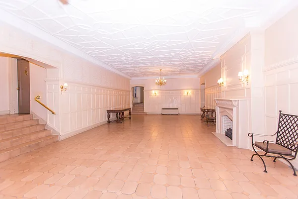 Sold by Re/Max In The City | media 31