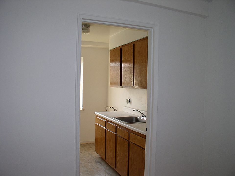 2nd image of 44 Fleetwood Ave APT 2F