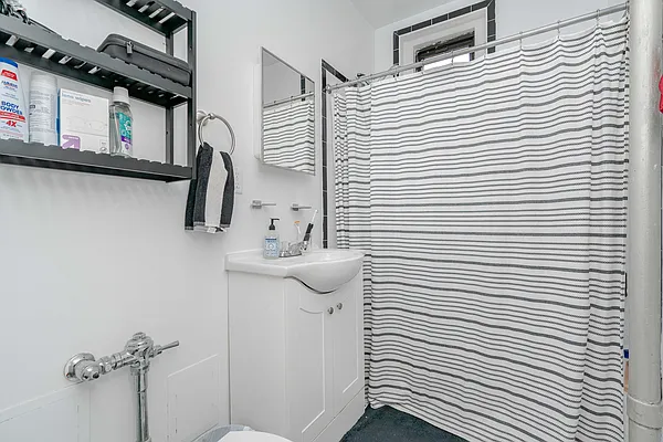 Rented by Modern Spaces | media 8