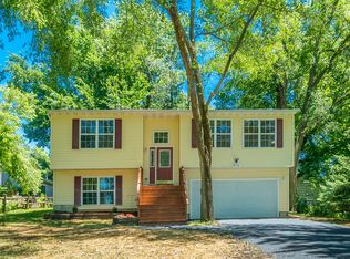 5116 Hilltop Dr, Wonder Lake, IL 60097