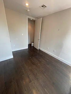 Rented by Delmark Realty LLC | media 43