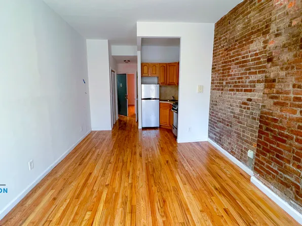 829 Ninth Avenue image 2 of 6