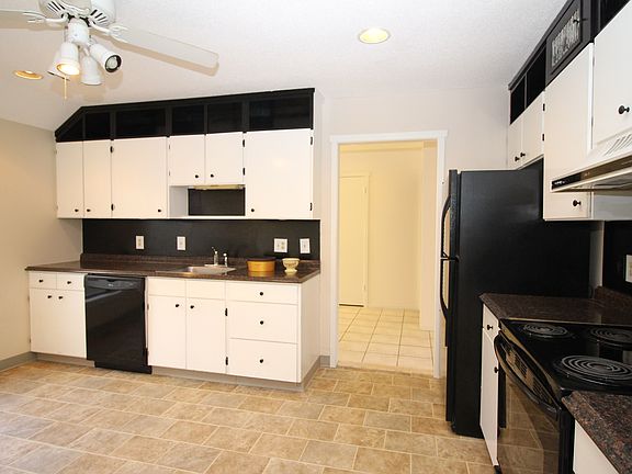 5th image of 301 Heritage Hls Unit B