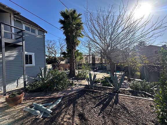 3rd image of 2332 Montrose Ave #1/2