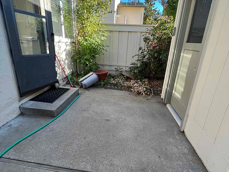 1044 Regency Knoll Dr — Photo 7