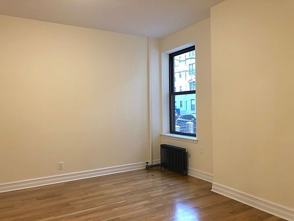 5th image of 2429 28th St APT 2