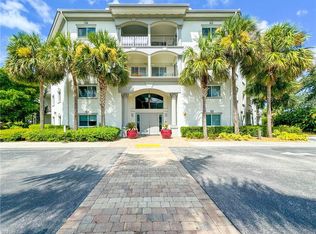 1100 Pine Ridge Rd #401B, Naples, FL 34103