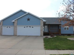 401 N Whitni Ln, Sioux Falls, SD 57107
