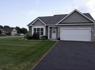 18 Camomile Ln, Rochester, NY 14626