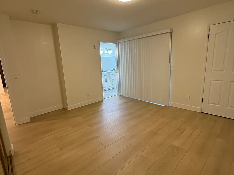 458 W Elk Ave #4 — Photo 8