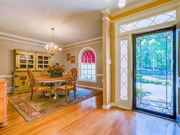 4th image of 2116 Steeplebrook Dr